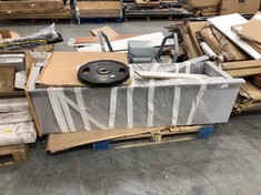 PALLET OF ASSORTED ITEMS TO INCLUDE 20KG WEIGHT PLATE IN BLACK (COLLECTION OR OPTIONAL DELIVERY) (KERBSIDE PALLET DELIVERY)