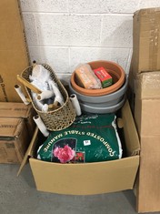 BOX OF ASSORTED GARDEN ITEMS TO INCLUDE CERAMIC DOG-SHAPED PLANTER (COLLECTION OR OPTIONAL DELIVERY)