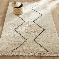 NYBORG BERBER STYLE FRINGED WOOL RUG ECRU/ELEPHANT GREY 200 X 290CM RRP- £270 (COLLECTION OR OPTIONAL DELIVERY)