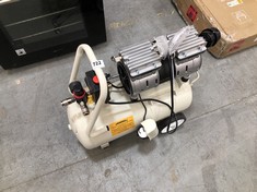 HYUNDAI 24L AIR COMPRESSOR - MODEL NO. HY7524 - RRP £169.99 (COLLECTION OR OPTIONAL DELIVERY)
