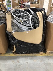 PALLET OF ASSORTED BIKE WHEELS TO INCLUDE RALEIGH REAR WHEEL 700C ALLOY RIM (COLLECTION OR OPTIONAL DELIVERY) (KERBSIDE PALLET DELIVERY)