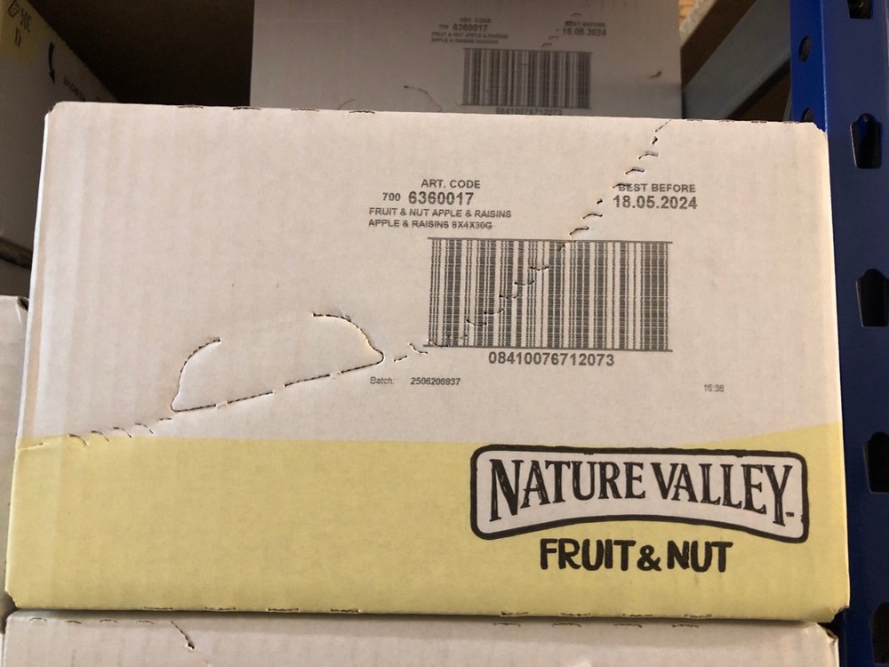 John Pye Auctions 10 X NATURE VALLEY FRUIT AND NUT 8 X 4 X 30G