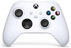 XBOX 3 X WHITE XBOX CONTROLLER GAMING ACCCESSORIES (ORIGINAL RRP - £165.00) IN ROBOT WHITE. (WITH BOX). (SEALED UNIT). [JPTC66255] (DELIVERY ONLY)