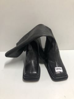 ZIP UP BLACK BOOTS WOMENS - SIZE: 6