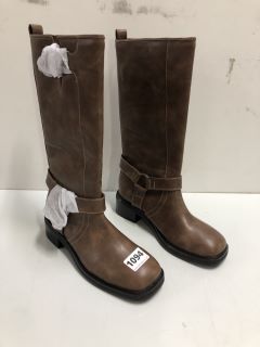 WOMENS BOOTS BROWN - SIZE: 5