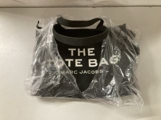 MARC JACOBS THE TOTE BAG IN BLACK