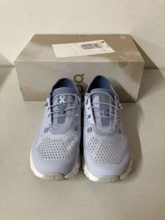 PAIR OF ON CLOUD 5 COAST TRAINERS IN HEATHER - SIZE UK 4 - RRP $150