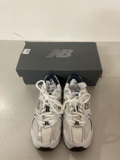 PAIR OF NEW BALANCE RUNNING TRAINERS IN SILVER - SIZE UK 4 - RRP £100