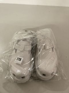 PAIR OF OPEN HEEL SHOES IN WHITE - SIZE 38