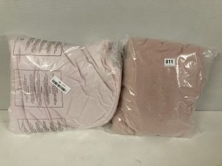 2 X ASSORTED ITEMS TO INCLUDE PINK BLANKET