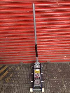 CLARKE STRONG ARM 2.5 TON TROLLEY JACK (MPSS02647843)