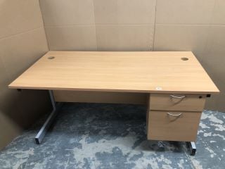 OFFICE DESK WITH BUILTING DRAWS