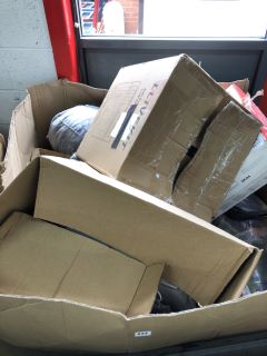 PALLET OF ASSORTED ITEMS INC ELECTRIC FIRE