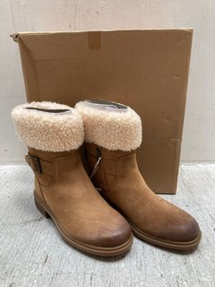 UGG HARRISON CUFF BOOTS IN CHESTNUT - UK 3 - RRP £165.00: LOCATION - A0