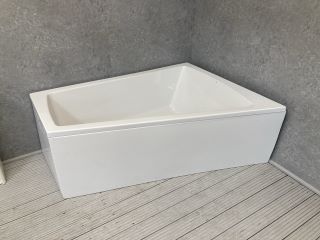 (COLLECTION ONLY) FIGURA PHOENIX RH 1700 X 1300MM BATH WITH MATCHING INTEGRATED SLIDE & END PANEL - RRP £2115: LOCATION - PHOTO BOOTH