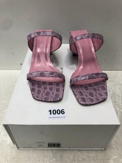 PAIR OF LADIES PAOLA LILAC CROCO EMBOSSED LEATHER STRAP SHOES UK SIZE 4 - RRP £302: LOCATION - BR14