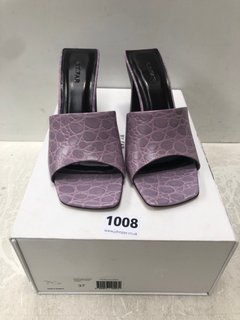 PAIR OF LADIES LILIANA LILAC CIRCULAR CROCO EMBOSSED LEATHER SHOES UK SIZE 4 - RRP £324: LOCATION - BR14