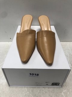 PAIR OF LADIES CYNTHIA NUDE LEATHER SHOES UK SIZE 3 - RRP £333: LOCATION - BR13