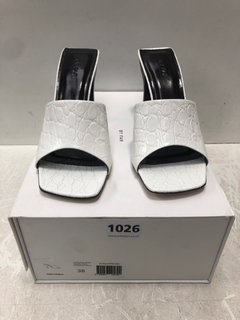 PAIR OF LADIES LILIANA PURE WHITE CIRCULAR CROCO EMBOSSED LEATHER STRAP SHOES UK SIZE 5 - RRP £324: LOCATION - BR13