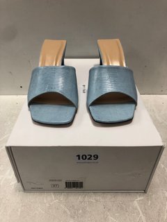 PAIR OF LADIES LILY SKY BLUE LIZARD EMBOSSED LEATHER STRAP SHOES UK SIZE 4 - RRP £311: LOCATION - BR13
