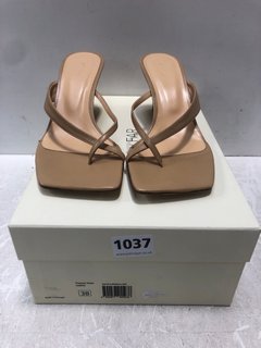 PAIR OF LADIES THERSA NUDE LEATHER STRAP SHOES UK SIZE 5 - RRP £315: LOCATION - BR13