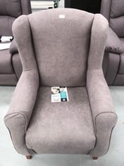 ELEGANT AND PRACTICAL CHESTERFIELD ARMCHAIR.