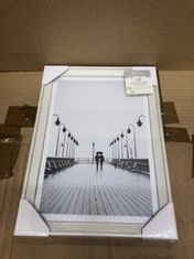QTY OF ASSORTED ITEMS TO INCLUDE HOMES COLLECTION 21CM X 129.7CM A4 PICTURE FRAME - RRP £350: LOCATION - C