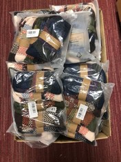 QTY OF ITEMS TO INCLUDE SOCKS FOR MEN AND WOMEN VARIOUS COLOURS: LOCATION - A