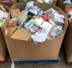 PALLET OF ASSORTED ITEMS TO INCLUDE ENAMORO DISPOSABLE AROMATHERAPY TOILET BRUSH: LOCATION - MIDDLE FLOOR(COLLECTION OR OPTIONAL DELIVERY AVAILABLE)