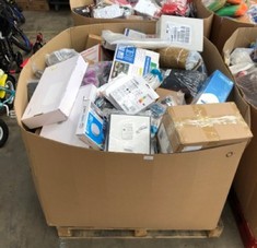PALLET OF ASSORTED ITEMS TO INCLUDE WARM HOME 2 TIER UNDER SINK STORAGE UNIT: LOCATION - MIDDLE FLOOR(COLLECTION OR OPTIONAL DELIVERY AVAILABLE)