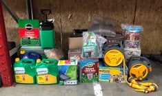 QTY OF ASSORTED GARDEN ITEMS TO INCLUDE BLAGDON POND OXYGENATOR KIT: LOCATION - LEFT RACK(COLLECTION OR OPTIONAL DELIVERY AVAILABLE)