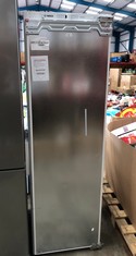 BOSCH INTEGRATED FRIDGE MODEL KIR81AFE0G RRP £499: LOCATION - FLOOR(COLLECTION OR OPTIONAL DELIVERY AVAILABLE)