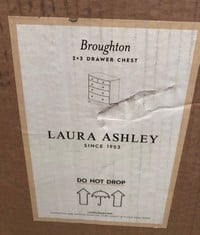 LAURA ASHLEY BROUGHTON 5 DRAWER CHEST RRP £1345: LOCATION - FRONT FLOOR(COLLECTION OR OPTIONAL DELIVERY AVAILABLE)