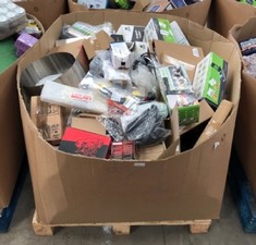 PALLET OF ASSORTED ITEMS TO INCLUDE PRO GROUT SCRAPING & TILE CLEANING TOOLS: LOCATION - MIDDLE FLOOR(COLLECTION OR OPTIONAL DELIVERY AVAILABLE)
