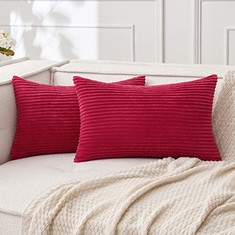 QTY OF ASSORTED ITEMS TO INCLUDE SET OF 2 CORDUROY CUSHION COVERS. MAGENTA. : LOCATION - D RACK