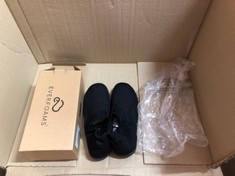 QTY OF ASSORTED ITEMS TO INCLUDE WOMEN'S FLYWEAVING WALKING SHOES. BLACK. UK5. TOTAL RRP £150: LOCATION - E RACK
