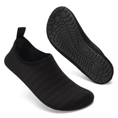 QTY OF ASSORTED ITEMS TO INCLUDE SWIM WATER SHOES. 2.5/3 UK. BLACK. : LOCATION - F RACK