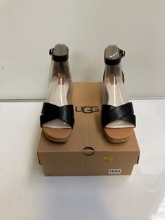 1 X PAIR OF UGGS, W EUGENIA, SIZE 9