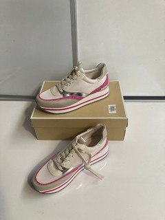 1 X PAIR OF MICHAEL KORS MARIAH TRAINERS, TECH CANVAS, SIZE US 8.5