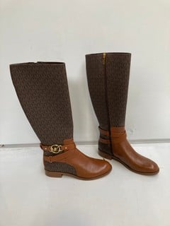 1 X PAIR OF MICHAEL KORS BOOTS, RORY FOOT, SEMI LUX, SIZE US 7.5