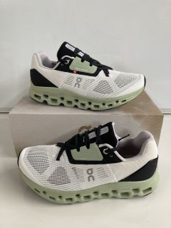 CLOUDSTRATUS TRAINERS IN BLACK/WHITE/GREEN IN SIZE UK 6.5