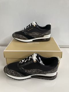 MICHAEL KORS ALLIE STRIDE EXTREME TRAINERS IN BLACK IN SIZE (US6.5M/UK4.5) RRP £140