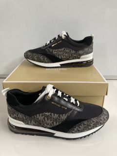 MICHAEL KORS ALLIE STRIDE EXTREME TRAINERS IN BLACK IN SIZE (US7.5M/UK5.5) RRP £140
