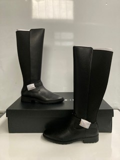 COACH FARRAH LEATHER BOOTS IN BLACK IN SIZE (US9B/UK7B)