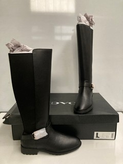 COACH FARRAH LEATHER BOOTS IN BLACK IN SIZE (US7.5B/UK5.5B)