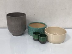 11 X ASSORTED ITEMS TO INCLUDE PEBBLE GREY REACTIVE GLASS PLANTER 19.5CM (COLLECTION ONLY)