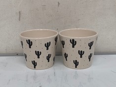 3 X ASSORTED ITEMS TO INCLUDE DESERT CACTI BLACK 12CM PLANTER (COLLECTION ONLY)