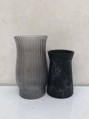 4 X ASSORTED ITEMS TO INCLUDE AIRLIE RIBBED GREY VASE (COLLECTION ONLY)