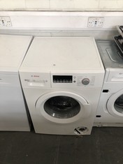 BOSCH FREESTANDING WASHING MACHINE IN WHITE - MODEL NO. WAK24260GB/18 - RRP £379 (COLLECTION OR OPTIONAL DELIVERY)