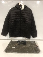 VANS DRILL CHORE COAT IN GREEN SIZE XXL TO INCLUDE JACK&JONES JWH WAYNE HOOD PUFFER JACKET IN BLACK SIZE XL (DELIVERY ONLY)